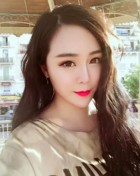 快手土豪都是怎么火起来的?有人砸钱、有人砸手机