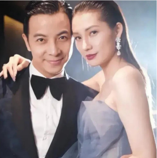 广东夫妇火爆的背后，是大狼狗郑建鹏言真夫妇一直的坚持和努力。