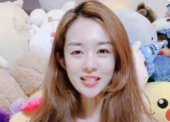 屌丝网红姜涛正式官宣恋情!女徒弟晋升为老婆，女方还有3个月身孕