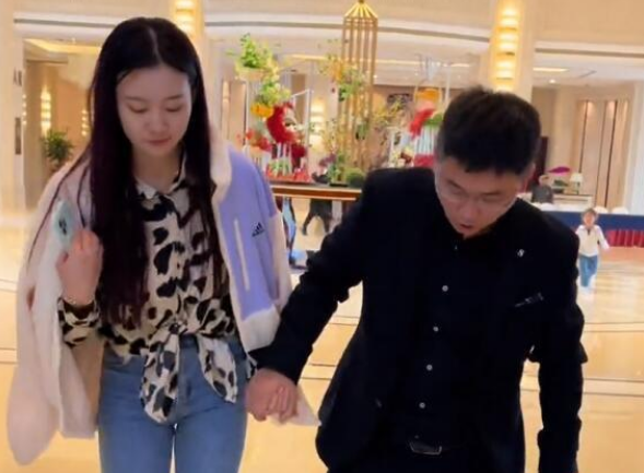 屌丝网红姜涛正式官宣恋情!女徒弟晋升为老婆，女方还有3个月身孕