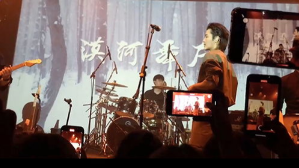 《漠河舞厅》火遍全网，可它背后的真实故事，才是真正让人泪目