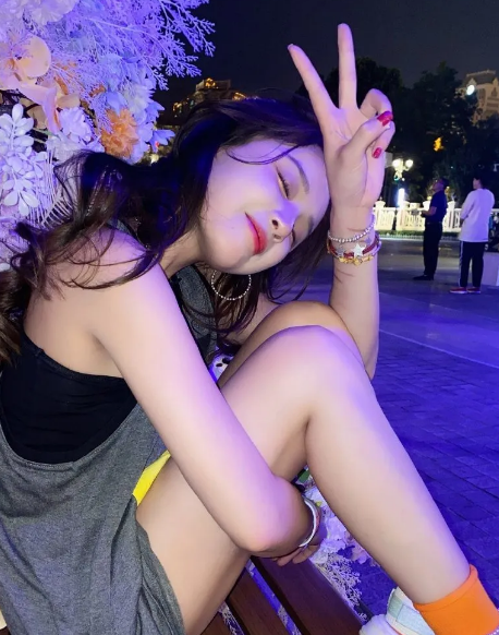 抖音19岁网红直播自杀，抢救无效身亡：她一去世，所有都开始爱她
