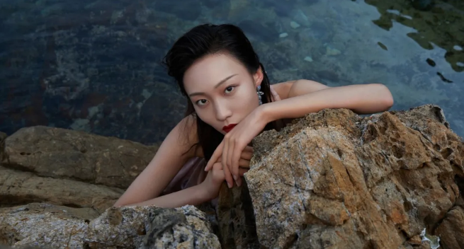 抖音运营：所有人都在抄的疯产姐妹，究竟有什么绝活?