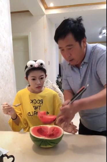 抖音版《我爱我家》：天津一家人，日子过成星爷喜剧片，获粉超千万