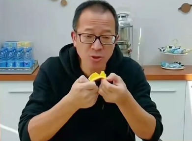 新东方正式开启直播带货：俞敏洪讲课式直播首秀卖货460万